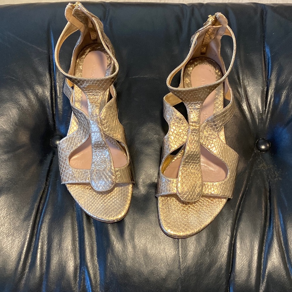 Alexander McQueen gold sandals. Size 39